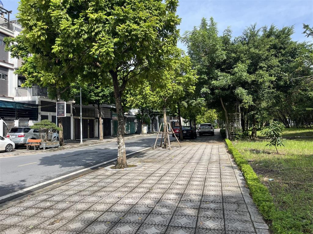 Cho thuê nhà lk tt12, view công viên, foresa 8, kđt xuân phương tasco