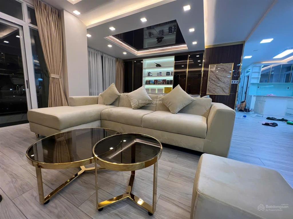 Cho thuê penthouse duplex 2 tầng 300m² sang trọng tại trung tâm phú nhuận