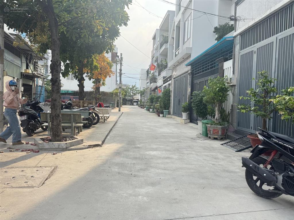 Nhà mới sổ hồng riêng ngang 5 dài 18. có thang máy. gần gò vấp ngã tư ga