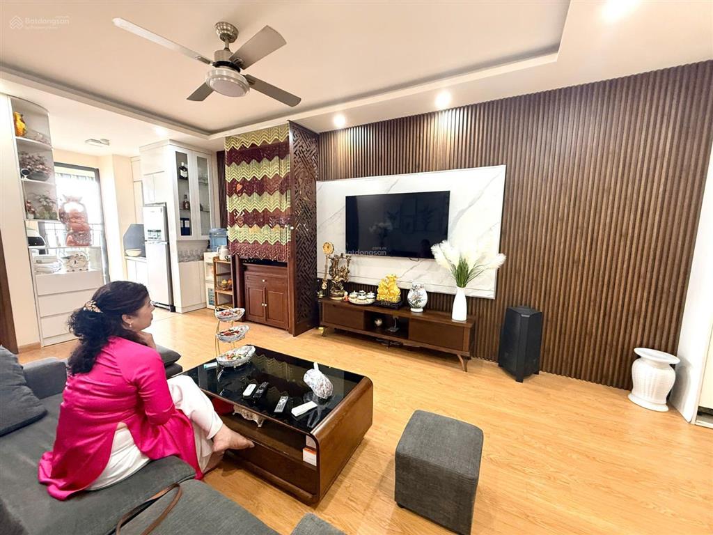 Chính chủ cần bán căn chung cư 2 phòng ngủ full nội thất đẹp chung cư gelexia. miễn trung gian