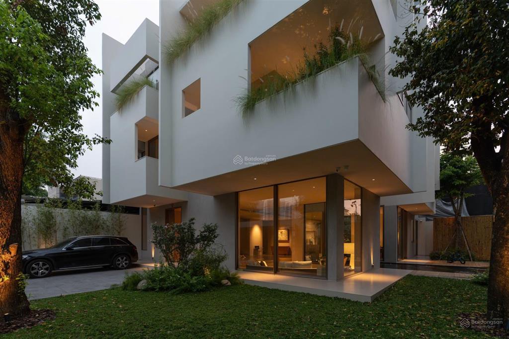 Chỉ với 80tỷ sỡ hữu ngay kiệt tác"quiet luxury" mặt tiền 16,5m ngay trung tâm quận 2.  0902 823 ***