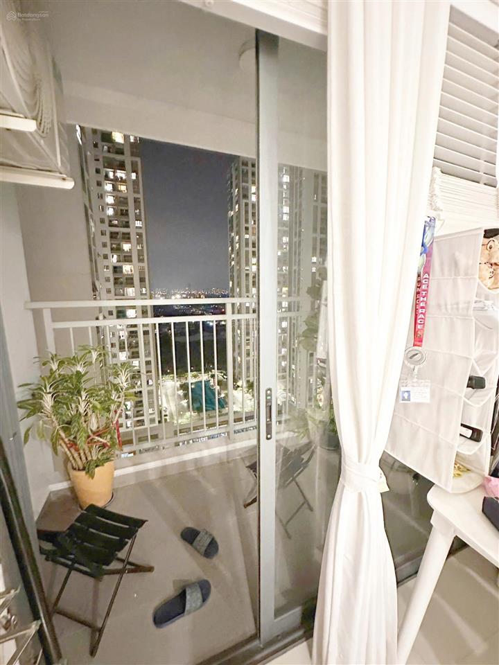 Tháng này trung tâm q7 cập nhật căn 2pn giá sốc, căn hộ đẹp chưa bóc seal, có hỗ trợ vay 0911 850 ***