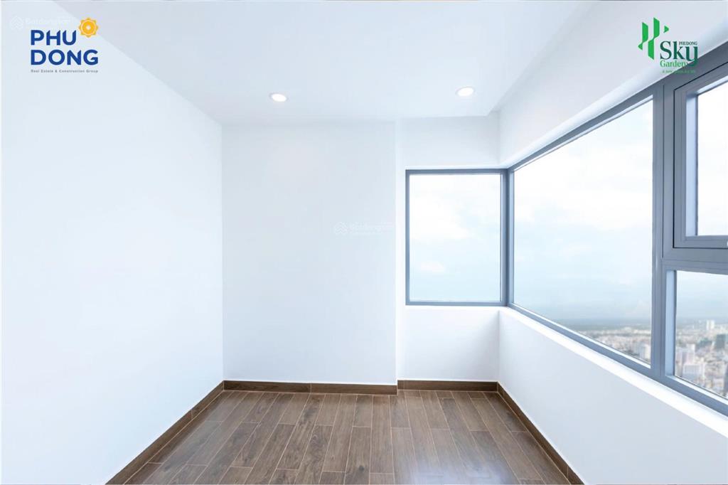Bán căn phú đông sky garden 2pn bao phí ql 1 năm,, 70m2.  0939 720 ***