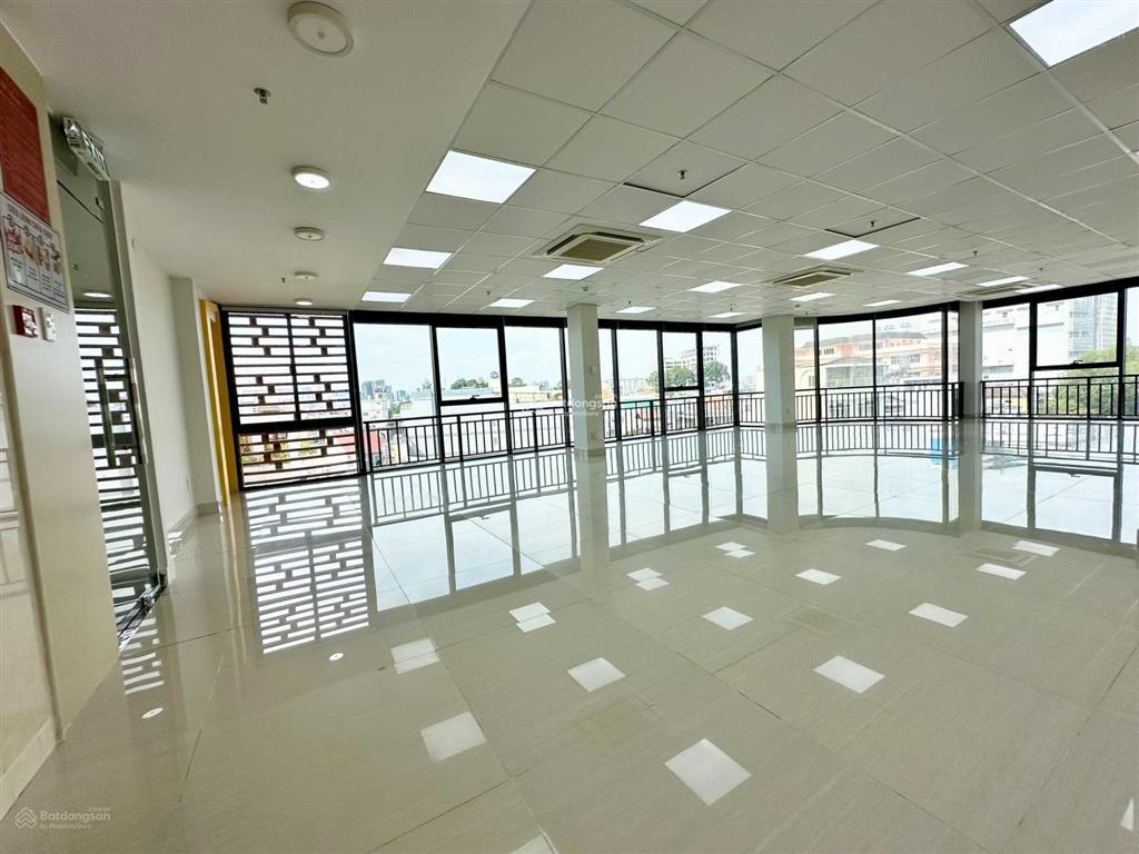 Building siêu hot mặt tiền đường nguyễn văn trỗi quận phú nhuận