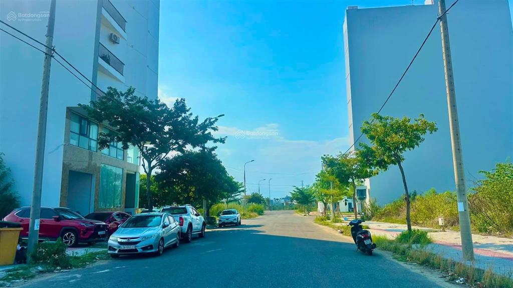 Đường 10m5 tô hoài  nam hòa xuân  chỉ 5.350 tỷ. gần sông