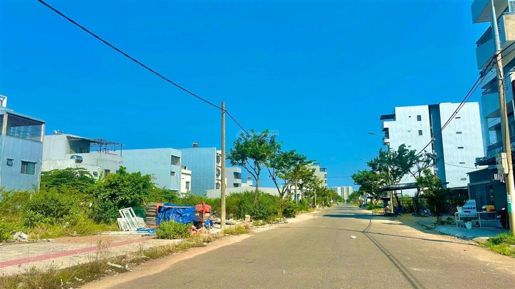 Đường 10m5 tô hoài  nam hòa xuân  chỉ 5.350 tỷ. gần sông