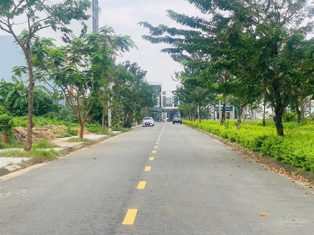 View công viên cây xanh, gần sông. trung lương 11.