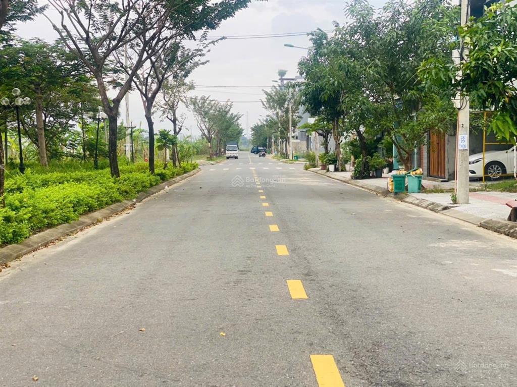 View công viên cây xanh, gần sông. trung lương 11.