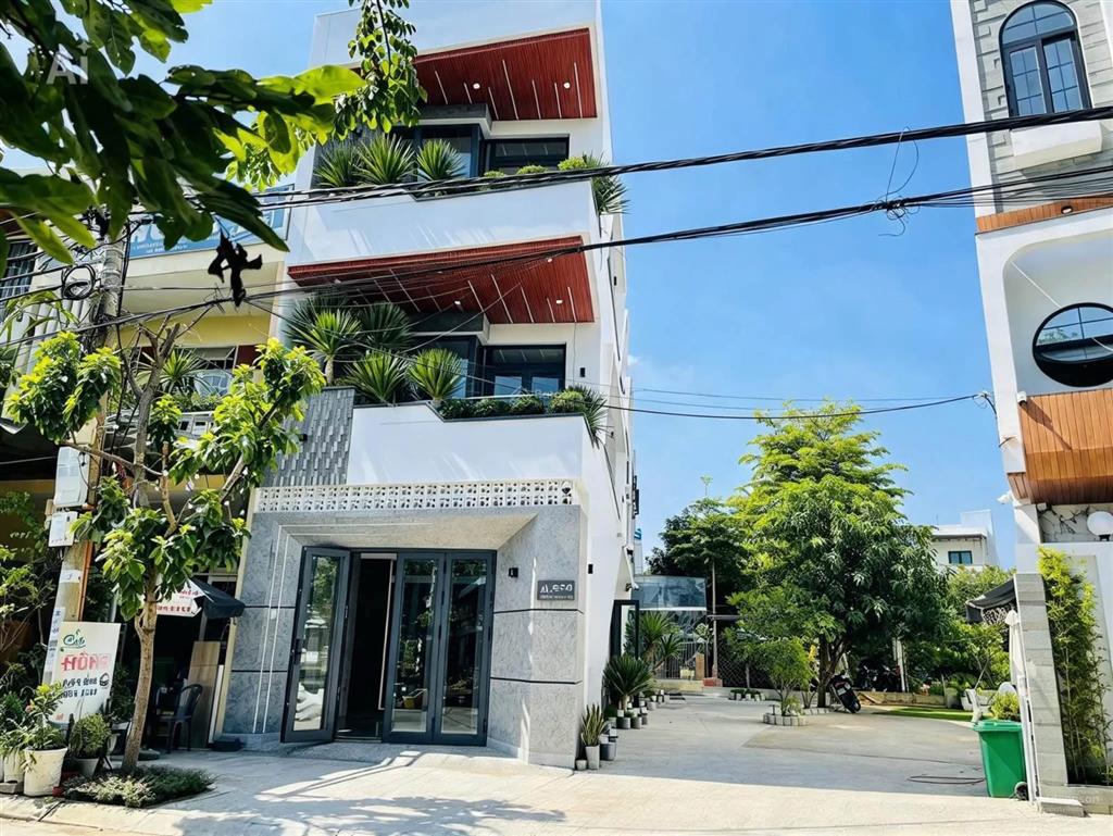 Nhà 3 tầng, vệt cây xanh phạm xuân ẩn. nhà mới