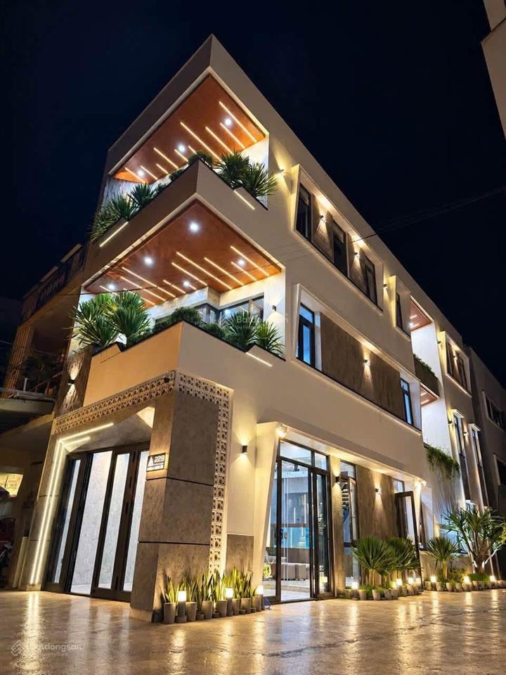 Nhà 3 tầng, vệt cây xanh phạm xuân ẩn. nhà mới