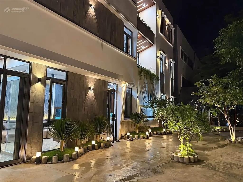 Nhà 3 tầng, vệt cây xanh phạm xuân ẩn. nhà mới
