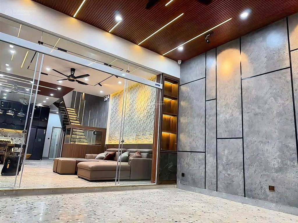 Nhà 3 tầng, vệt cây xanh phạm xuân ẩn. nhà mới