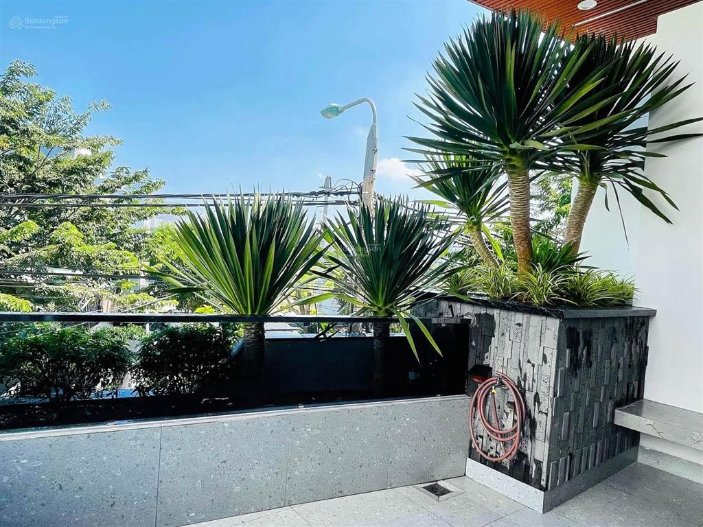 Nhà 3 tầng, vệt cây xanh phạm xuân ẩn. nhà mới