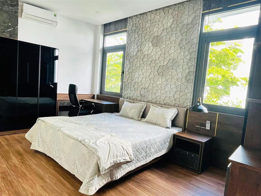 Nhà 3 tầng, vệt cây xanh phạm xuân ẩn. nhà mới