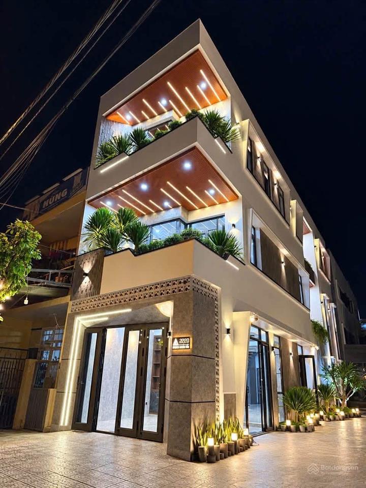 Nhà 3 tầng, vệt cây xanh phạm xuân ẩn. nhà mới