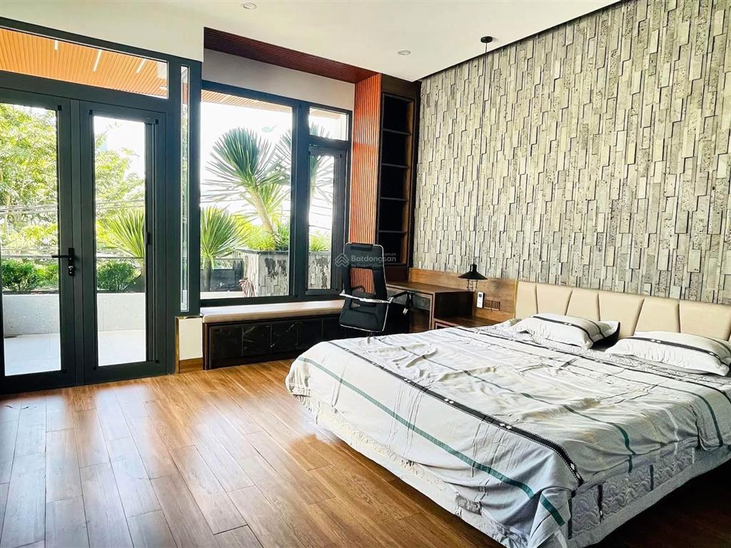 Nhà 3 tầng, vệt cây xanh phạm xuân ẩn. nhà mới