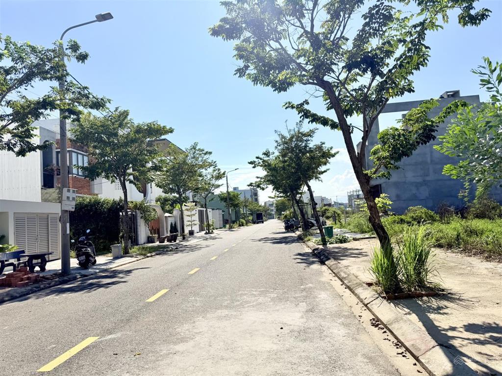 Bờ quan 24  đông nam  đầm sen nam hòa xuân