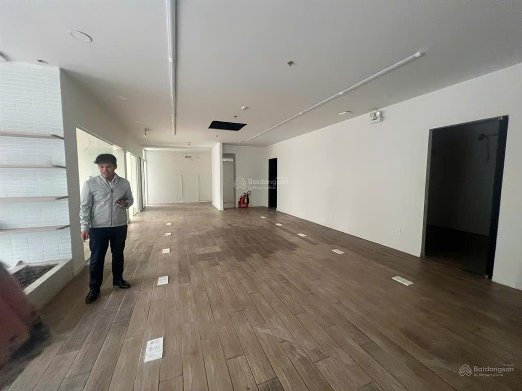 Cho thuê shophouse tropic garden 277m2.  0902 705 *** thanh