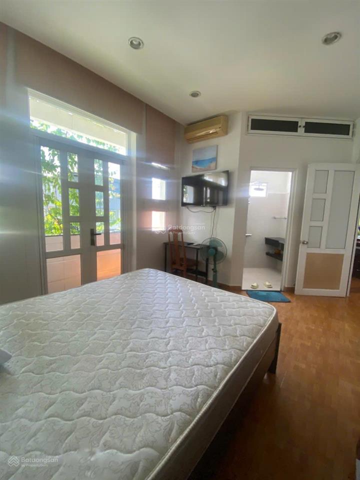 Cho thuê phòng biệt thự thảo điền 25m2 đường quốc hương.  0902 705 ***