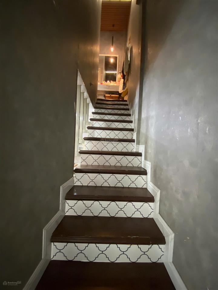 Cho thuê nhà nguyên căn khu glory village 12tr 1pn.  0902 705 *** thanh