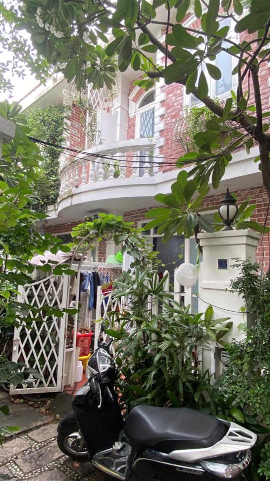 Cho thuê nhà nguyên căn khu glory village 12tr 1pn.  0902 705 *** thanh