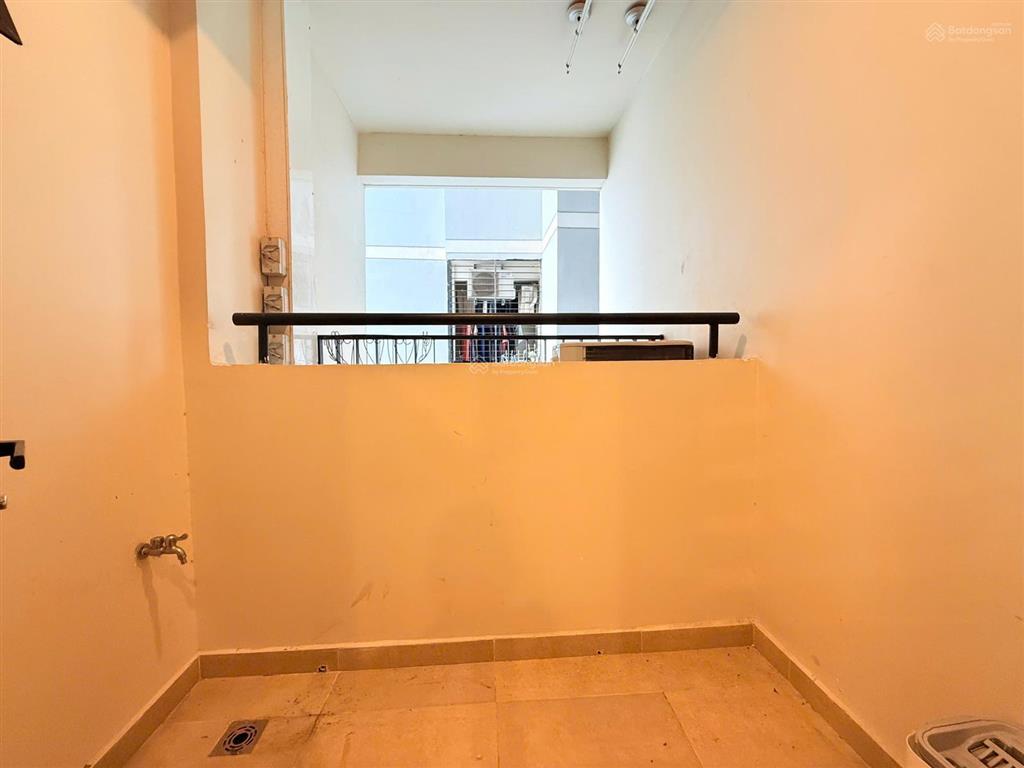 Cho thuê d'edge 2pn không nội thất tầng cao giá 35tr.  0902 705 ***