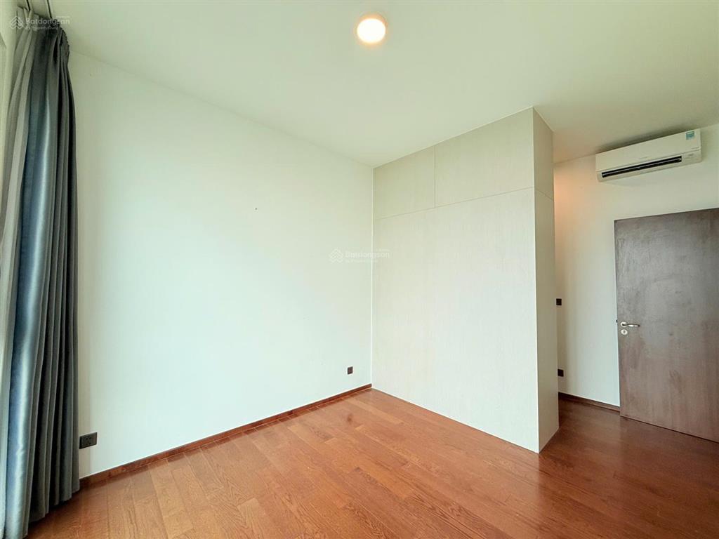 Cho thuê d'edge 2pn không nội thất tầng cao giá 35tr.  0902 705 ***