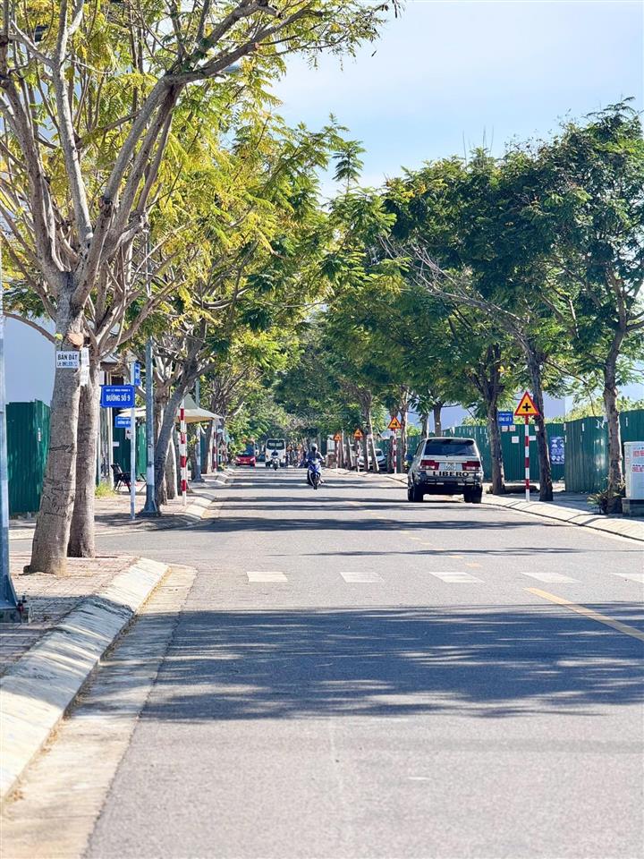 Bán nhanh lô ngang 8m xây full kinh doanh hướng sông kđt hà quang 2 . giá chỉ 69tr/m