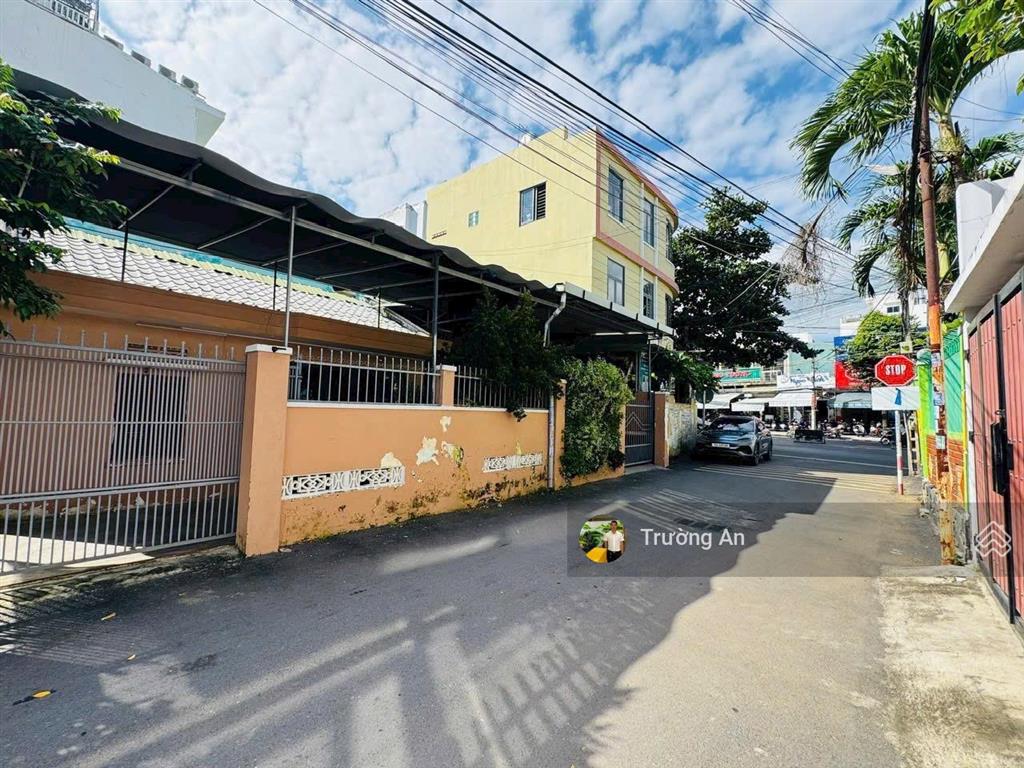 Bán nhà mặt phố trung tâm phước hoà nha trang ngang 13,6m đẹp