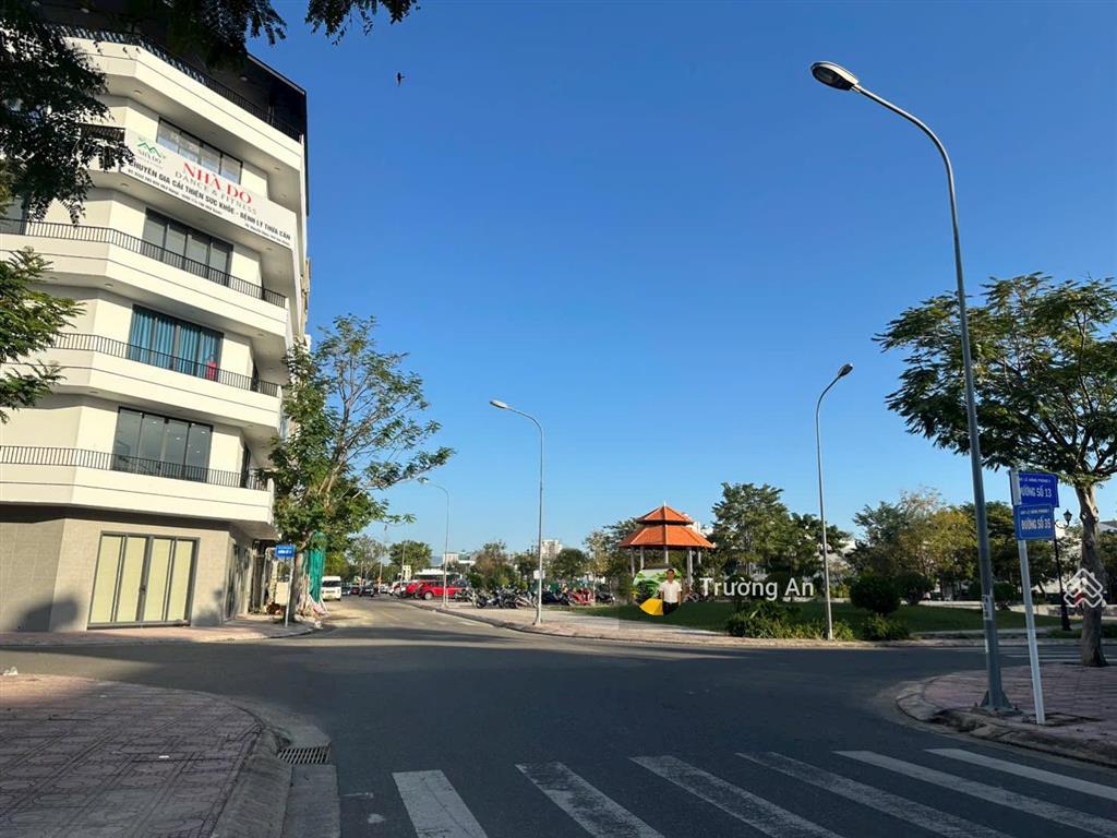 Siêu hiếm bán toà nhà 5 tầng ngang10m đối diện công viên lớn trung tâm kđt hà quang 1