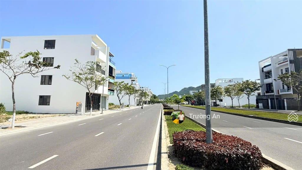 Giá tốt 95 triệu/m lô đẹp đường a1 võ văn kiệt kđt vcn phước long 2. hướng tây nam