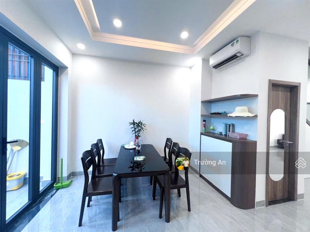 Giá 8,5 tỷ nhà đẹp 3 tầng đã hoàn thiện gói 8 capella mỹ gia nha trang