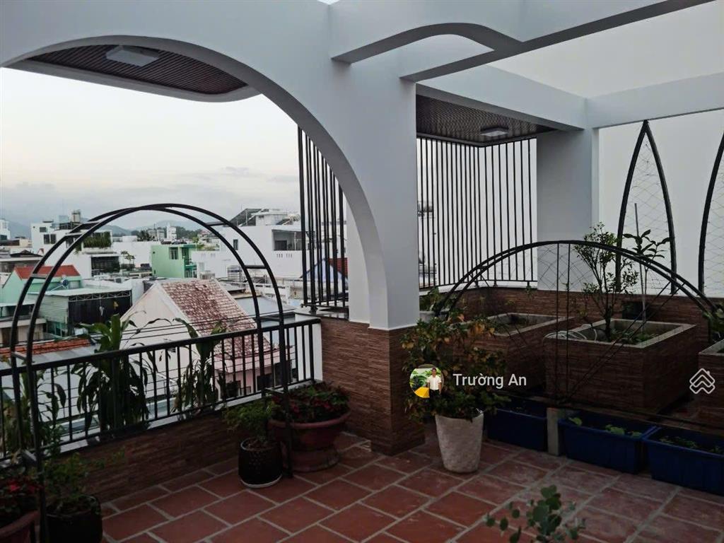 Biệt thự trong phố siêu đẹp có hồ bơi khu bàn cờ tại tttp nha trang được rao bán với giá 29 tỷ đồng