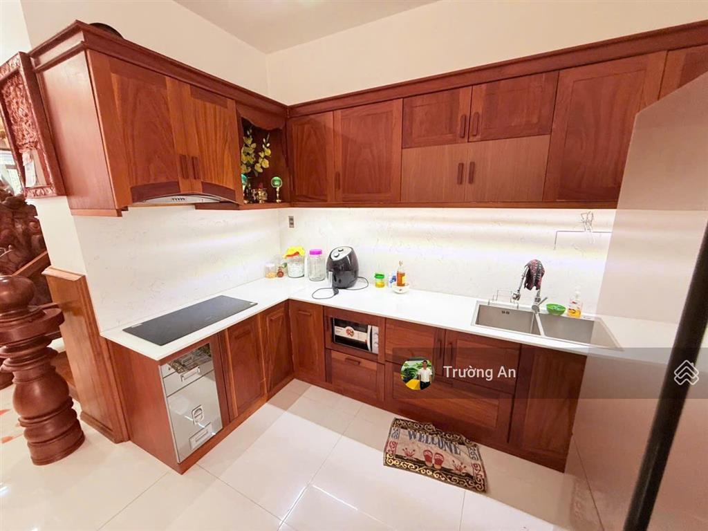 Hạ giá bán nhanh còn 8tỷ2 nhà 3 tầng full nội thất mỹ gia gói 7