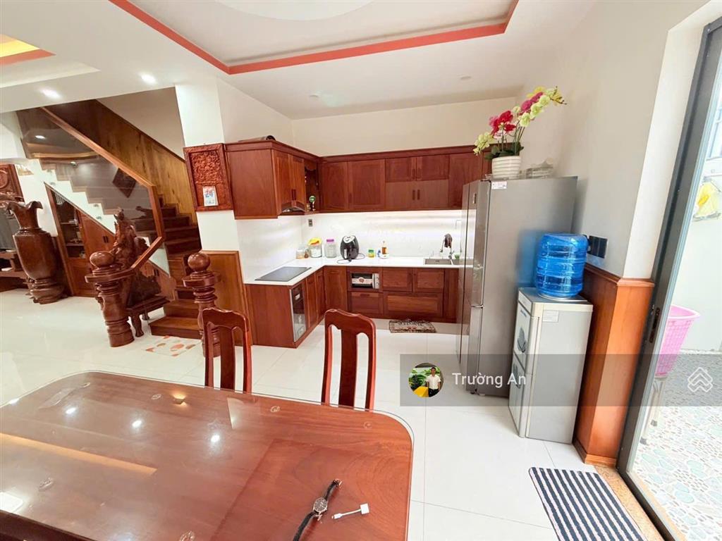 Hạ giá bán nhanh còn 8tỷ2 nhà 3 tầng full nội thất mỹ gia gói 7