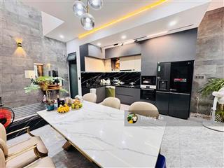 Bán nhà đẹp 7 tầng có thang máy, mặt tiền đường phạm ngọc thạch, gần bãi tắm biển 300m.