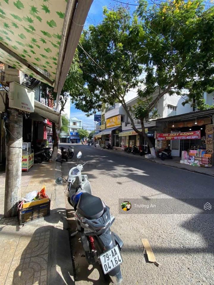Bán nhà cấp 4 cũ mặt tiền đường trường sa, nha trang, có sổ đỏ và mặt tiền rộng 6,6m.