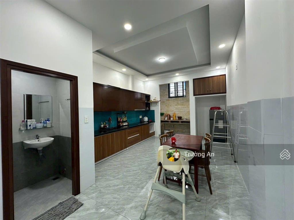 Bán nhà 2 tầng, 2 mặt tiền đường b9 vcn phước long 2. có sổ hồng