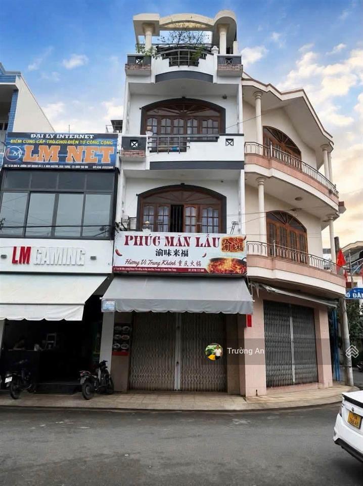 Bán nhà 4 tầng giá 11,3 tỷ, nằm đối diện công viên dã tượng hiếm có, gần biển nha trang.