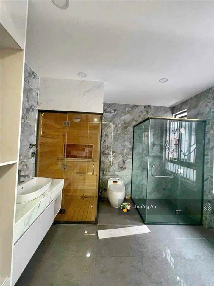 Bán nhà đẹp căn góc 3 tầng trên đường phan vinh, gần dã tượng và biển nha trang