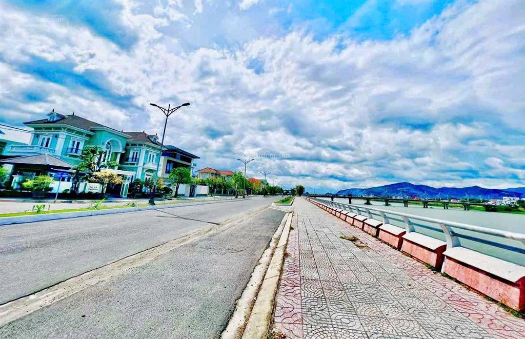 Siêu phẩm lô biệt thự mặt sông kđt nam sông cái. cần bán rẻ giá 21tr/m2