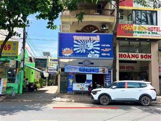 Căn nhà góc ba mặt tiền trên đường hoàng diệu, đối diện khu đô thị sân bay và gần biển hiếm có