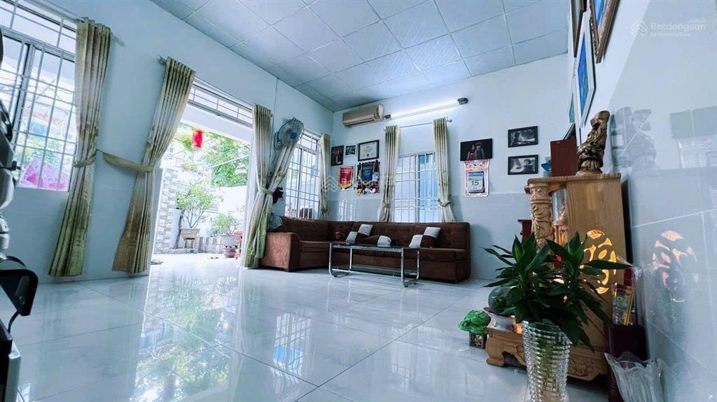 Cần bán nhà 2 tầng đường âu cơ, diện tích 108,9m2 (ngang 6,47m), hướng tây nam