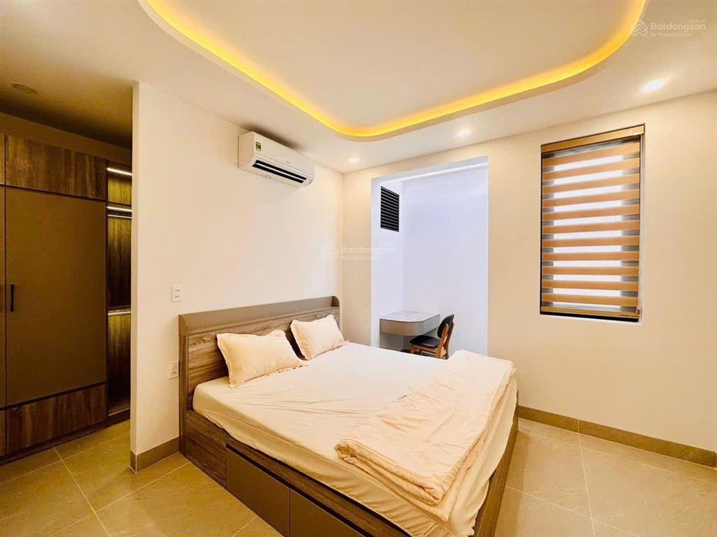 Chủ cần bán siêu phẩm nhà 5 tầng hẻm hùng vương, phố tây, gần chợ đêm và cách biển 100m.