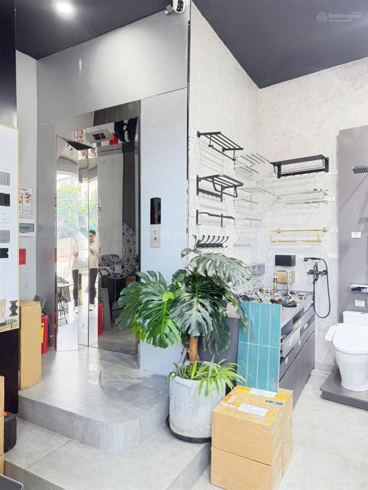 Tòa nhà mặt tiền đường tố hữu, phước hải, nha trang đang rao bán với giá 12,8 tỷ.
