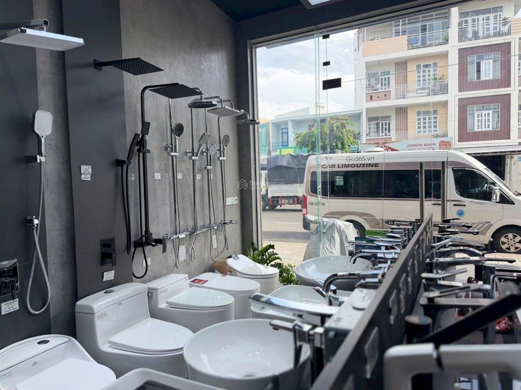 Tòa nhà mặt tiền đường tố hữu, phước hải, nha trang đang rao bán với giá 12,8 tỷ.