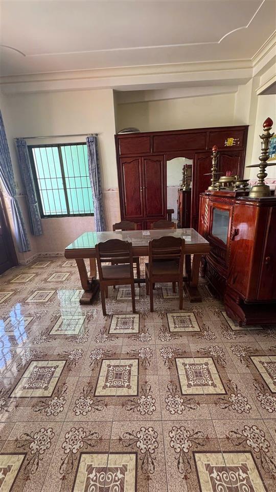 Giá chỉ 10 tỷ nhà 4 tầng mặt đường bùi thị xuân đắc địa trung tâm nha trang