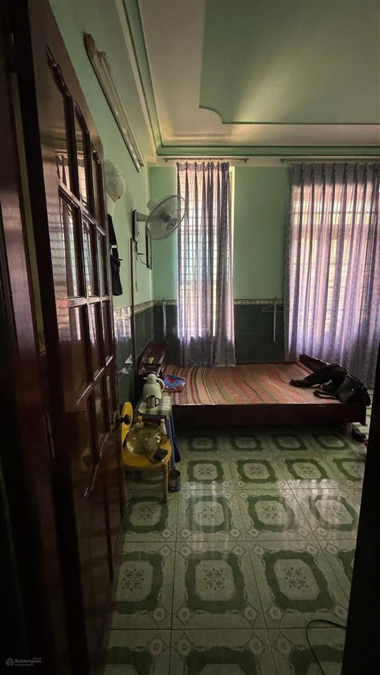 Giá chỉ 10 tỷ nhà 4 tầng mặt đường bùi thị xuân đắc địa trung tâm nha trang