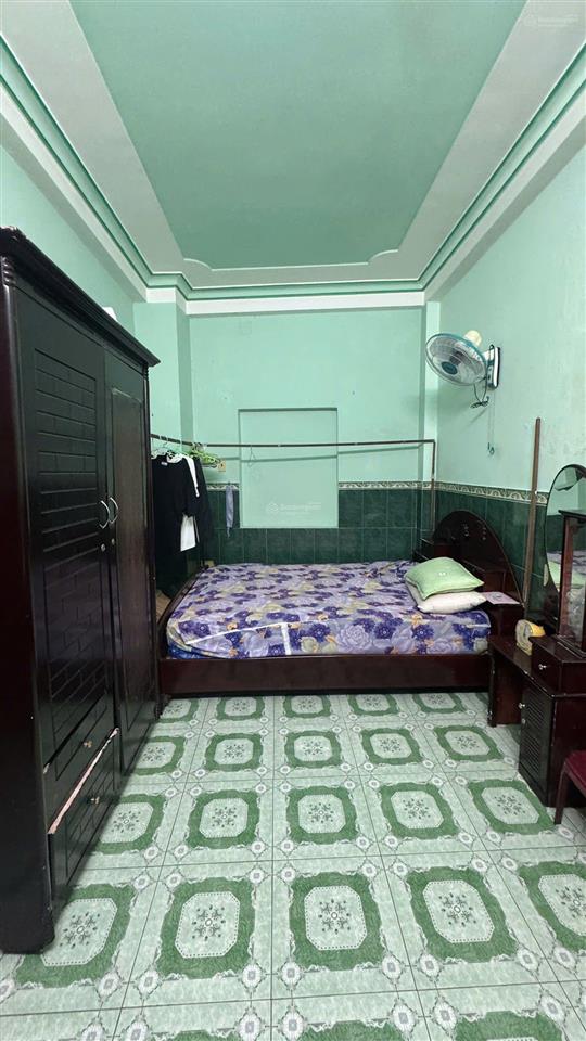 Giá chỉ 10 tỷ nhà 4 tầng mặt đường bùi thị xuân đắc địa trung tâm nha trang