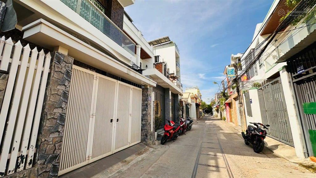 Cần bán nhà 2 tầng gần siêu thị lotte mart hẻm 23/10. giá tốt